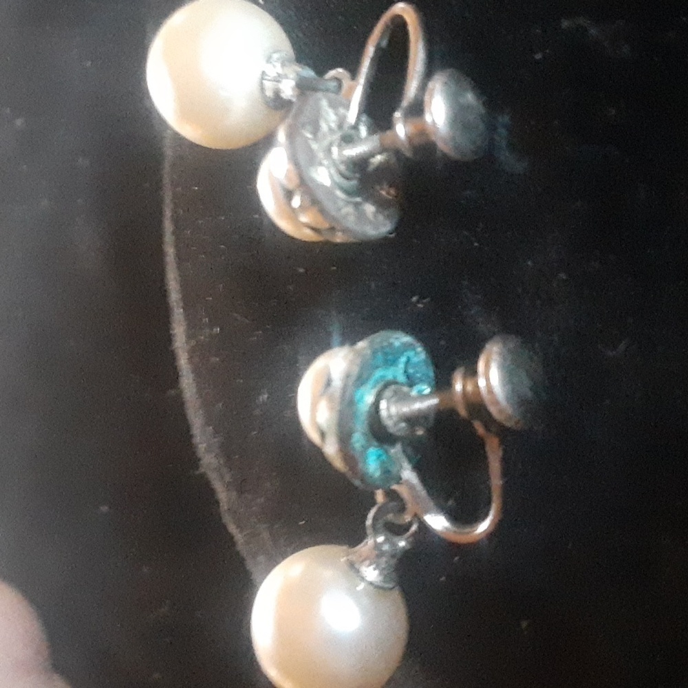 Vintage Elegant Pearl screw clamp Earrings - Picture 5 of 8